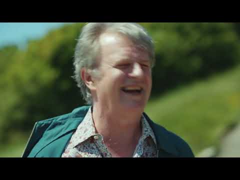 Perfect Pub Walks with Bill Bailey