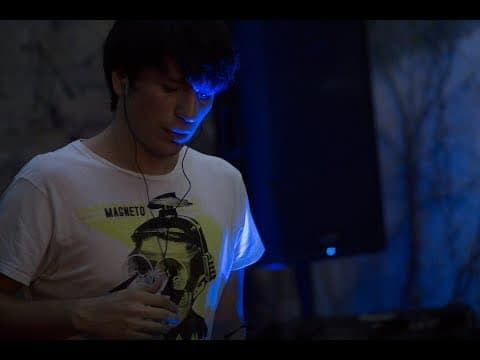 Documental tipo tranquilo (Fiestas clandestinas)