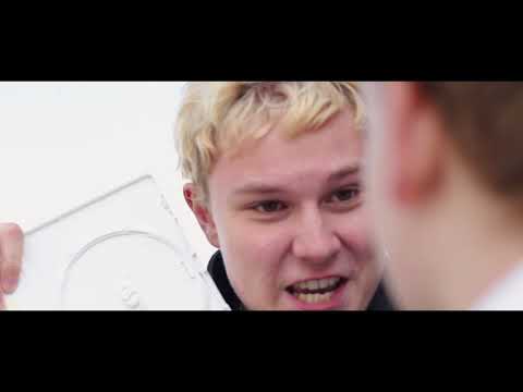 Hela skolan står i lågor hela serien
