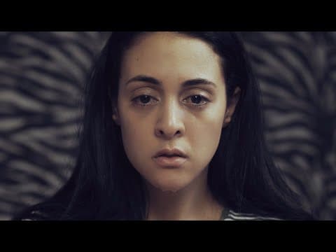 فيلم قصير - فوق الركبة